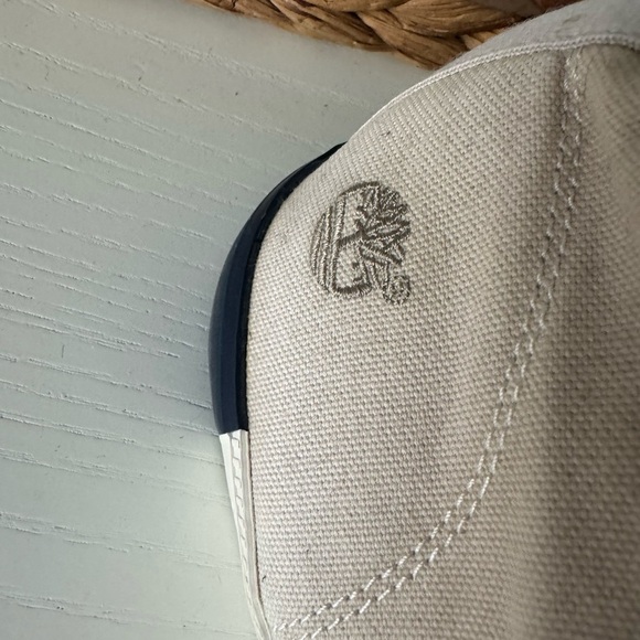 Timberland White and Brown Sneakers with Classic Design - Picture 6 of 9